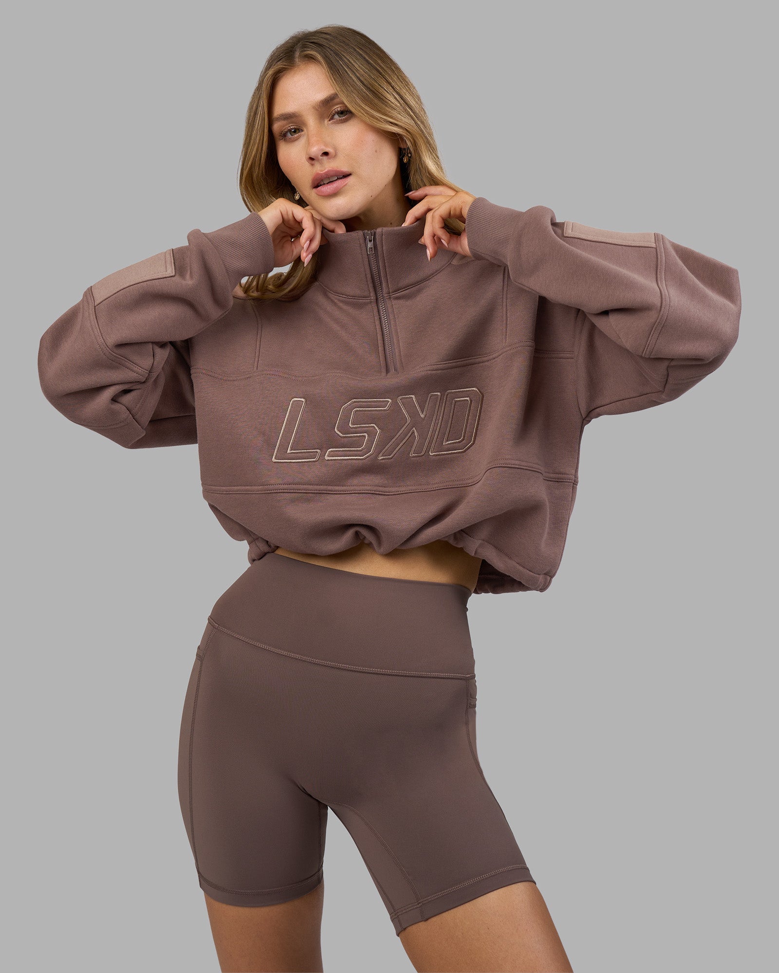 Woman wearing Slam Quarter Zip Sweater - Peppercorn | Model:Leilani | Size:XS