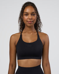 Woman wearing Twist Sports Bra D/DD/E - Black | Model:Jordan | Size:XS