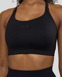 Woman wearing Twist Sports Bra D/DD/E - Black | Model:Jordan | Size:XS