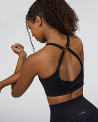 Woman wearing Twist Sports Bra D/DD/E - Black | Model:Jordan | Size:XS