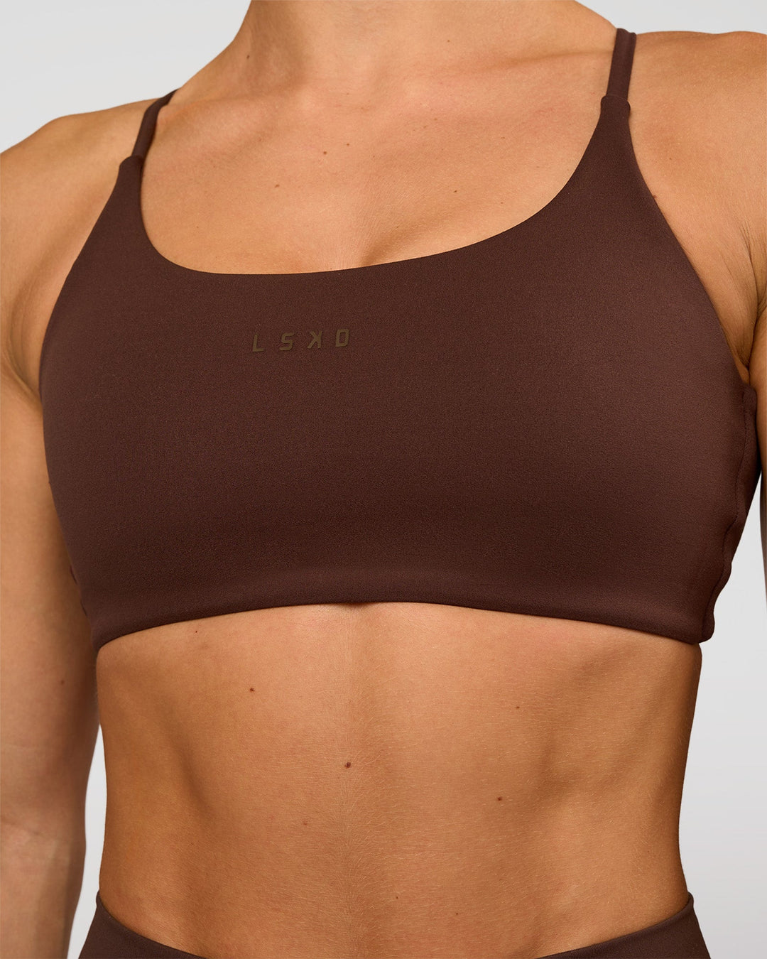 Woman wearing Twist Sports Bra - Hot Chocolate | Model:Maja | Size:XS