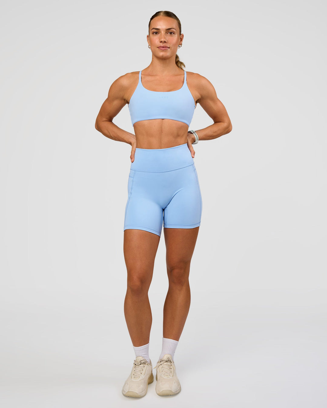 Woman wearing Twist Sports Bra - Open Air | Model:Maja | Size:XS