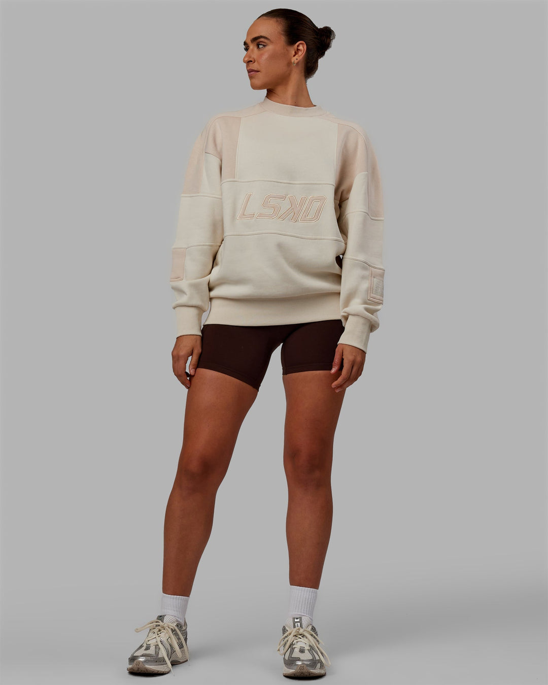 Woman wearing Unisex Slam Sweater Oversize - Bone-Pumice Stone