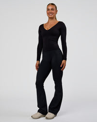 Woman wearing Vitality Long Sleeve Top - Black | Model:Maja | Size:XS
