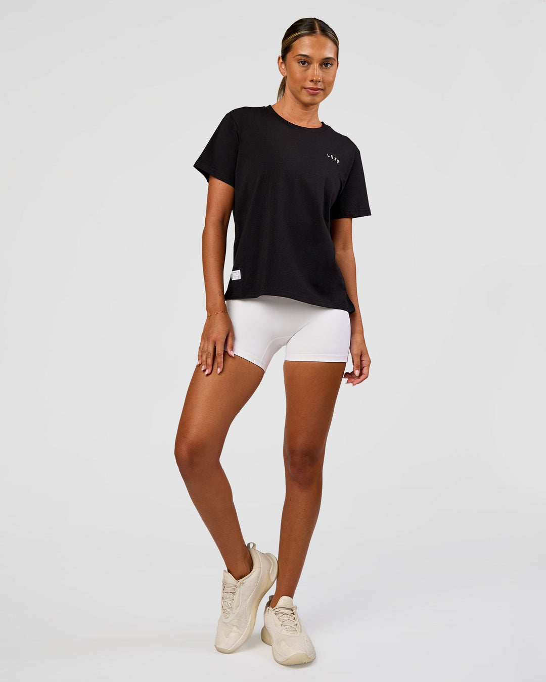 Woman wearing VS6 FLXCotton Regular Fit Tee - Black-White | Model:Charli | Size:XS