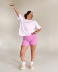 Campaign image of Fusion V-Contour Ultra High-Rise 6" Short Pockets - Energy Print Marshmallow | Thumbnail Index: 9