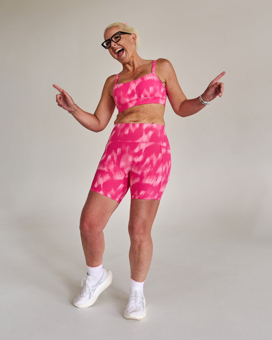 Campaign image of Momentum Sports Bra - Radiant Pink - view 5