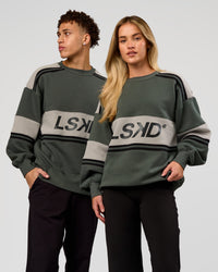 Duo wearing A-Team Sweater Oversize - Carbon Green-Alloy | Model:Issy | Size:XS | Model:Leandro | Size:M | Thumbnail Index: 0
