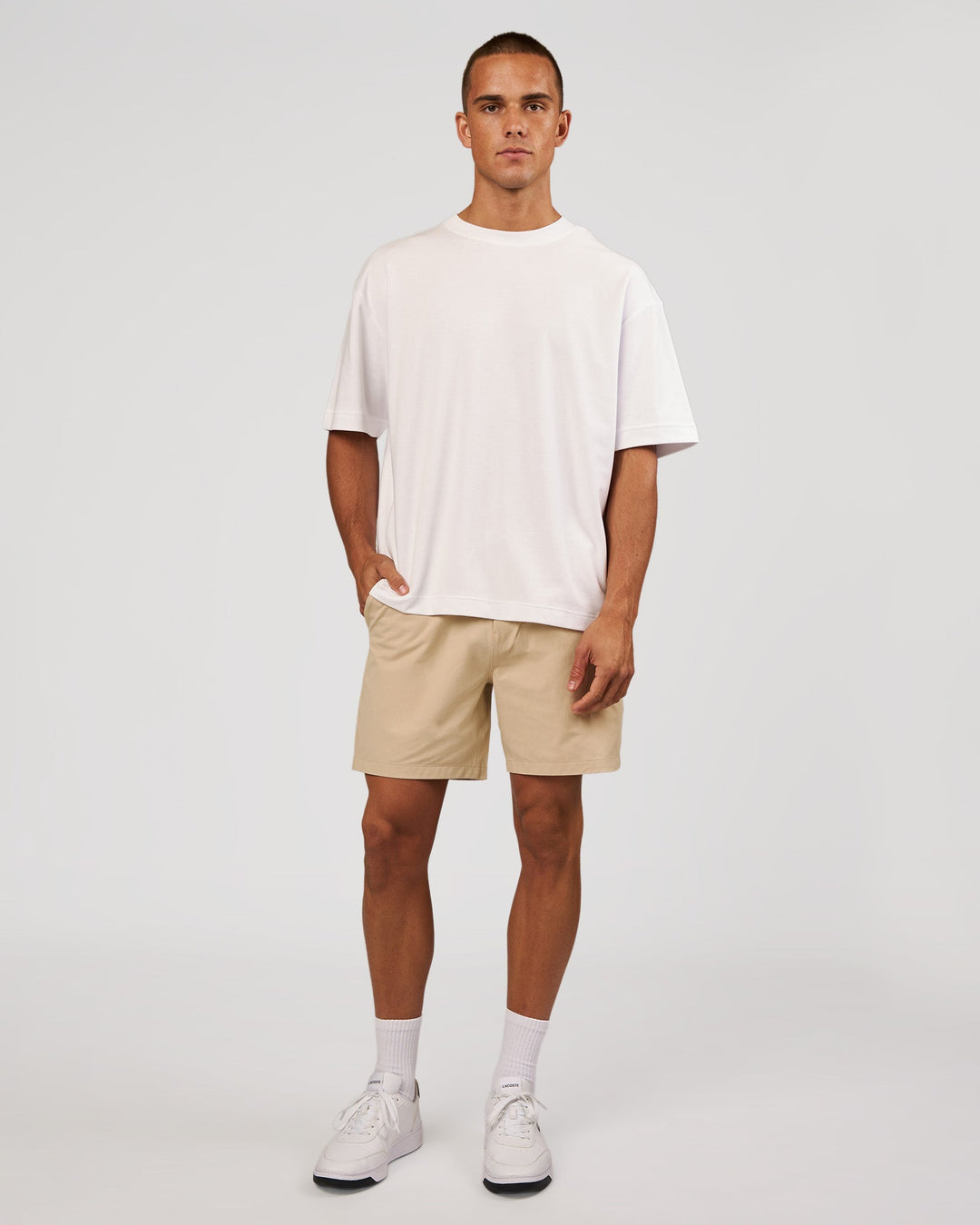 Man wearing Daily 7" Short 3.0 - Dunedust | Model:Albert | Size:M - view 5