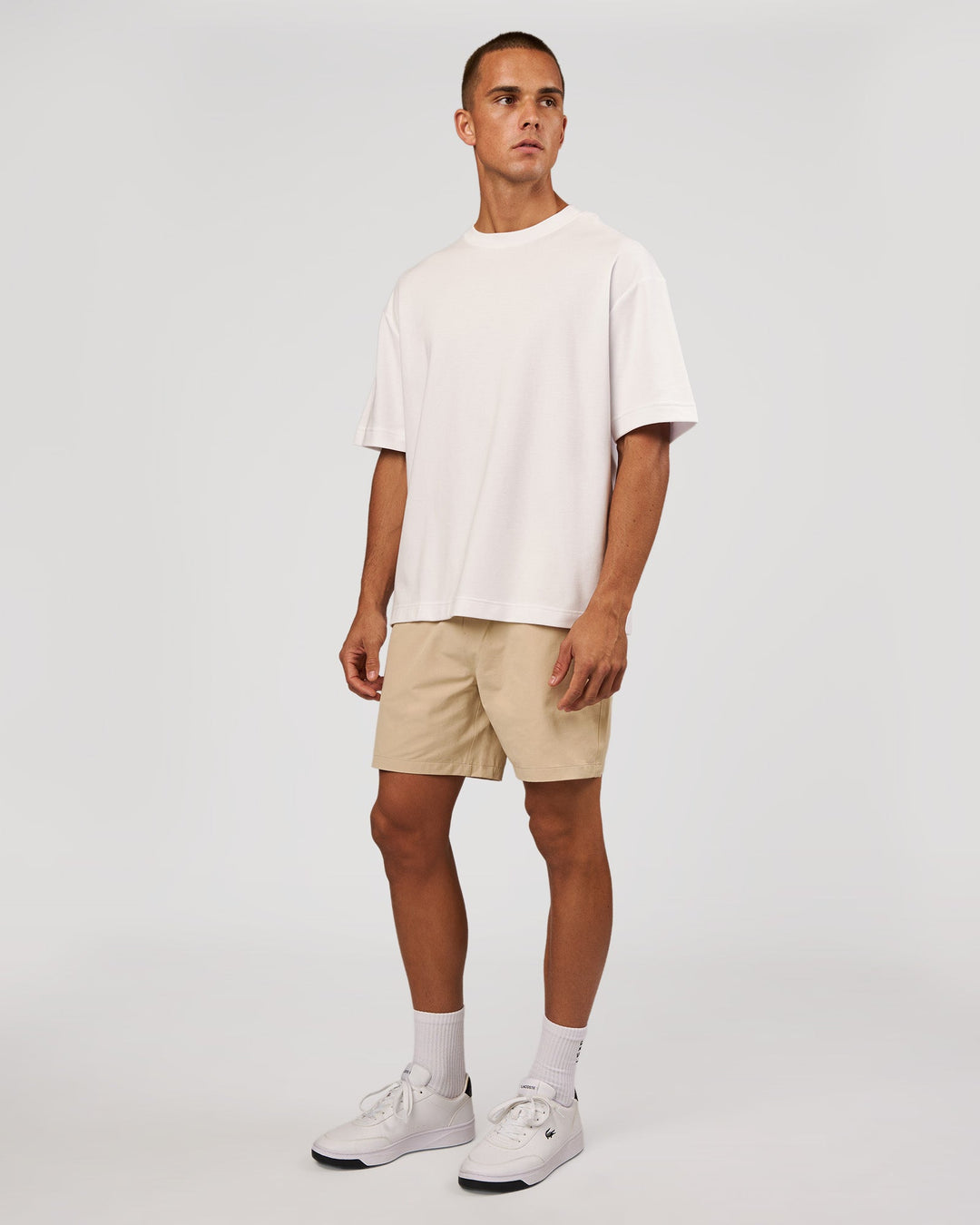 Man wearing Daily 7" Short 3.0 - Dunedust | Model:Albert | Size:M - view 7