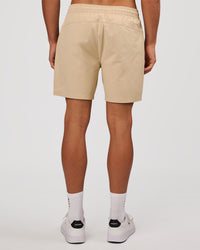 Man wearing Daily 7" Short 3.0 - Dunedust | Model:Albert | Size:M | Thumbnail Index: 2