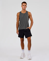 Man wearing Pace Running Tank 3.0 - Dark Storm | Model:Albert | Size:M | Thumbnail Index: 6