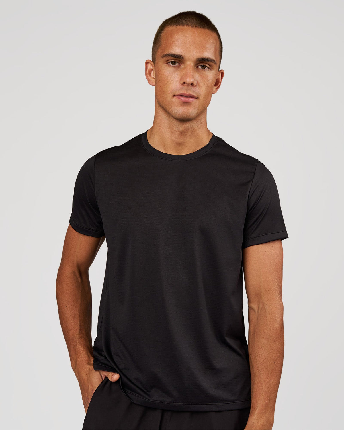 Man wearing Pace Running Tee 3.0  - Black | Model:Albert | Size:M
