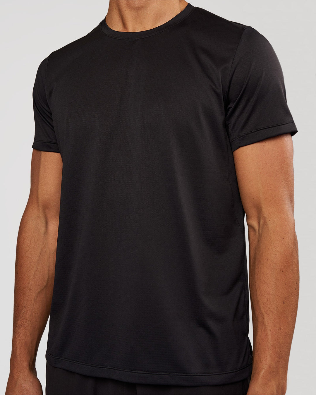 Man wearing Pace Running Tee 3.0  - Black | Model:Albert | Size:M - view 2