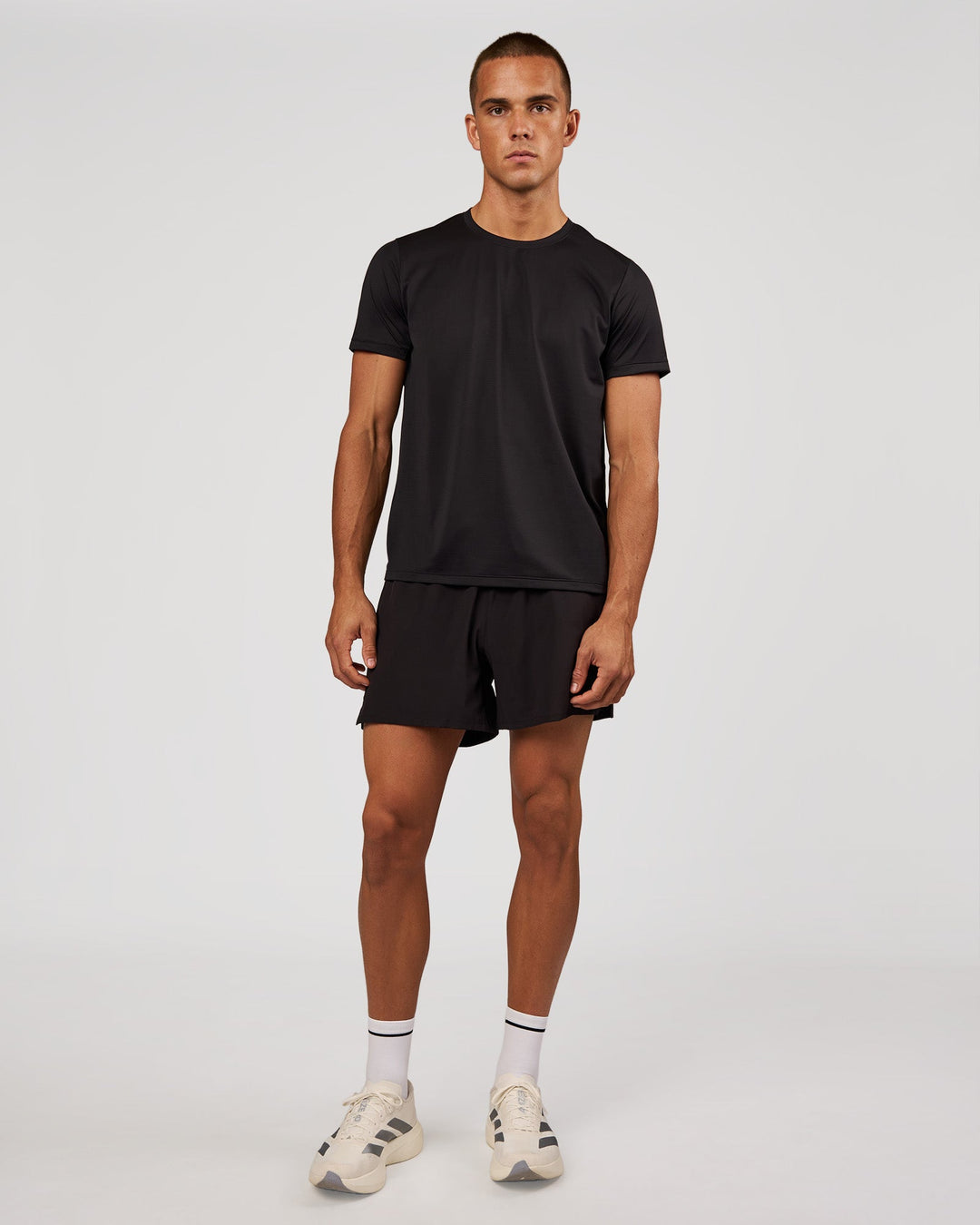 Man wearing Pace Running Tee 3.0  - Black | Model:Albert | Size:M - view 4