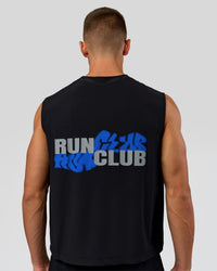 Man wearing Run Club Elevate Muscle Tank - Black-Electric Indigo | Model:Albert | Size:M