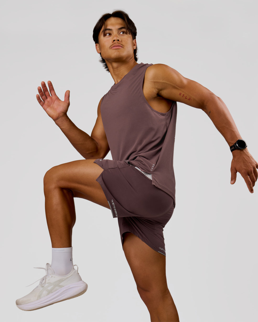 Man wearing Pace 5" Lined Running Short - Cocoa Powder-Off White | Model:George | Size:M - view 3