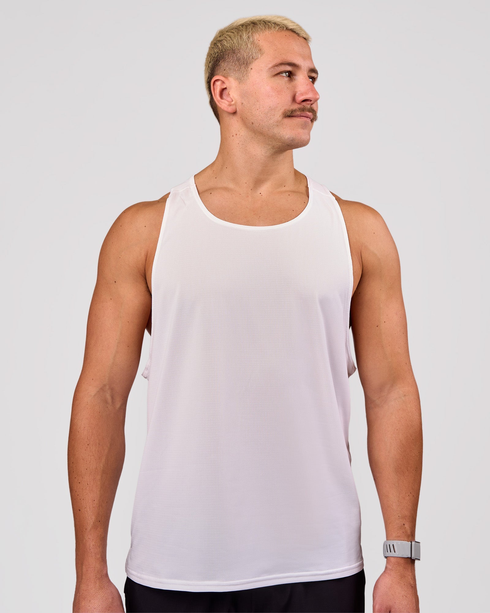Man wearing Pace Running Tank 3.0  - White | Model:Jaiden | Size:M