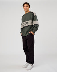Man wearing A-Team Sweater Oversize - Carbon Green-Alloy | Model:Leandro | Size:M | Thumbnail Index: 7