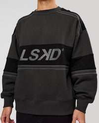 Man wearing A-Team Sweater Oversize - Onyx-Black | Model:Leandro | Size:M | Thumbnail Index: 4