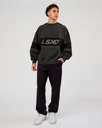 Man wearing A-Team Sweater Oversize - Onyx-Black | Model:Leandro | Size:M | Thumbnail Index: 8
