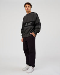 Man wearing A-Team Sweater Oversize - Onyx-Black | Model:Leandro | Size:M | Thumbnail Index: 10