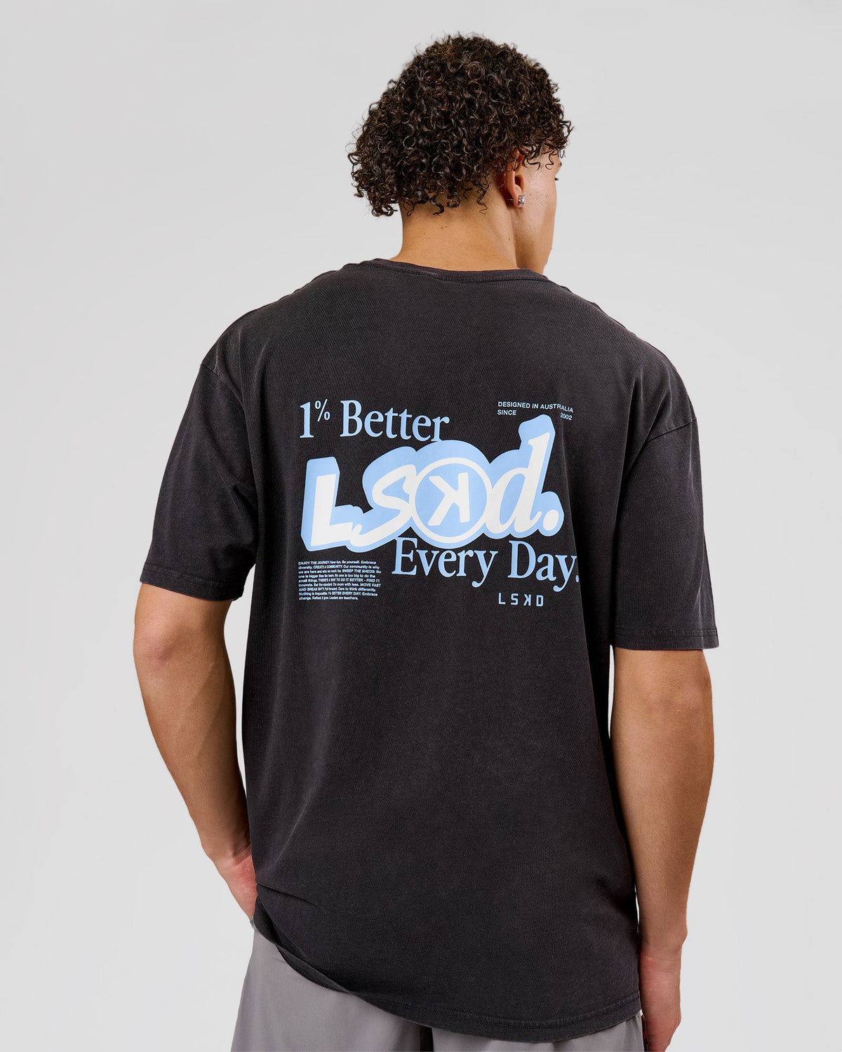 Man wearing Blended FLXCotton Oversize Tee  - Black Washed | Model:Leandro | Size:M - view 2