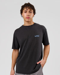 Man wearing Blended FLXCotton Oversize Tee  - Black Washed | Model:Leandro | Size:M | Thumbnail Index: 4