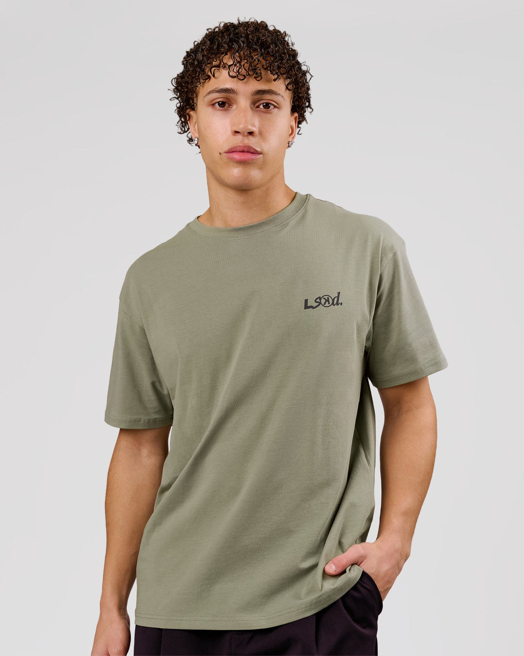 Man wearing Blended FLXCotton Oversize Tee  - Fog | Model:Leandro | Size:M - view 5