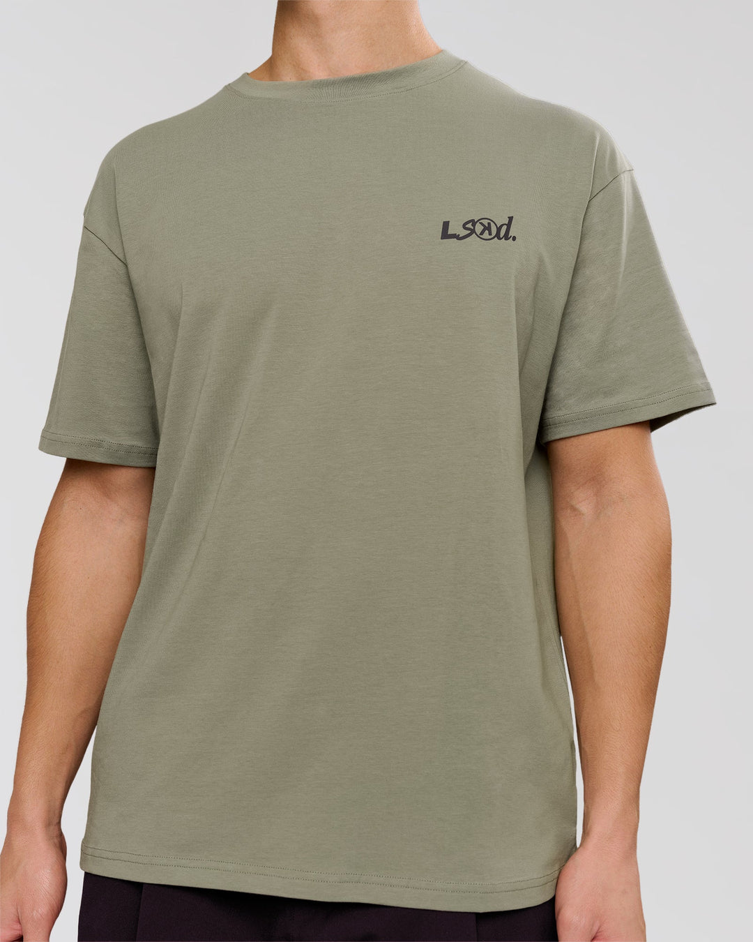 Man wearing Blended FLXCotton Oversize Tee  - Fog | Model:Leandro | Size:M - view 8