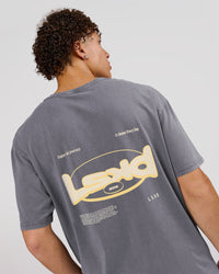 Man wearing Magma FLXCotton Oversize Tee  - Dark Storm Washed-Lemon | Model:Leandro | Size:M | Thumbnail Index: 13