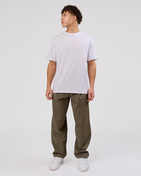 Man wearing Magma FLXCotton Oversize Tee  - White-Pink Rose | Model:Leandro | Size:M | Thumbnail Index: 9