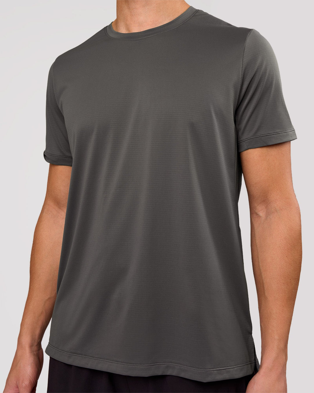 Man wearing Pace Running Tee 3.0  - Dark Storm | Model:Leandro | Size:M - view 5