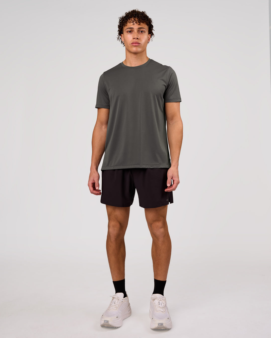 Man wearing Pace Running Tee 3.0  - Dark Storm | Model:Leandro | Size:M - view 6