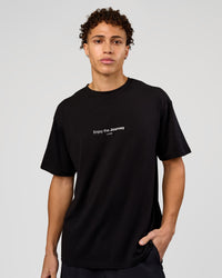 Man wearing VS1 Enjoy The Journey FLXCotton Oversize Tee - Black | Model:Leandro | Size:M | Thumbnail Index: 1