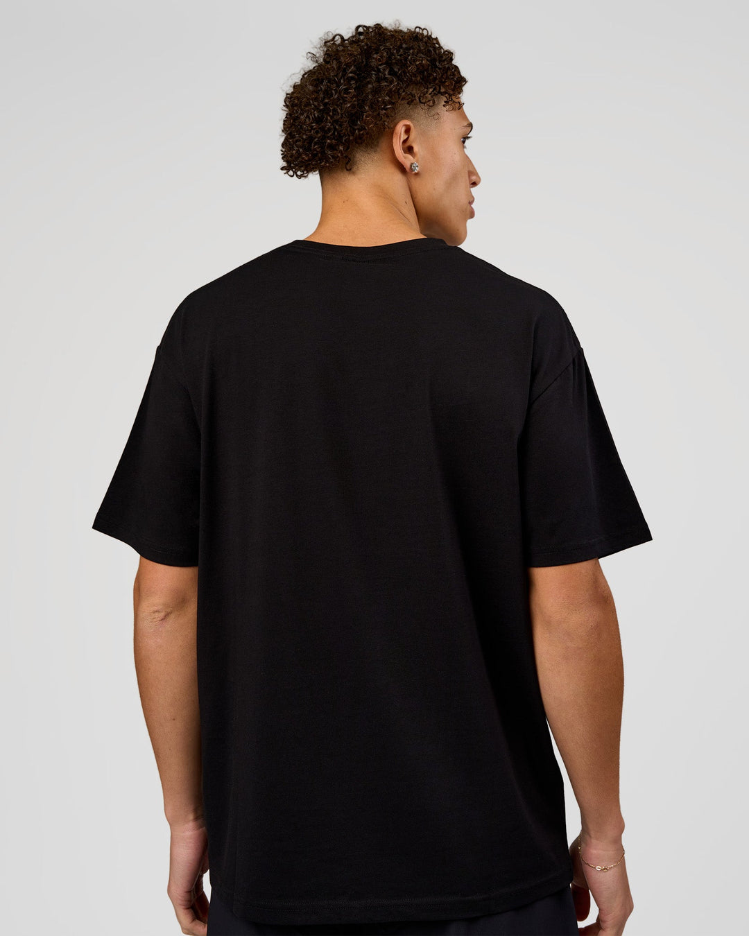 Man wearing VS1 Enjoy The Journey FLXCotton Oversize Tee - Black | Model:Leandro | Size:M - view 8