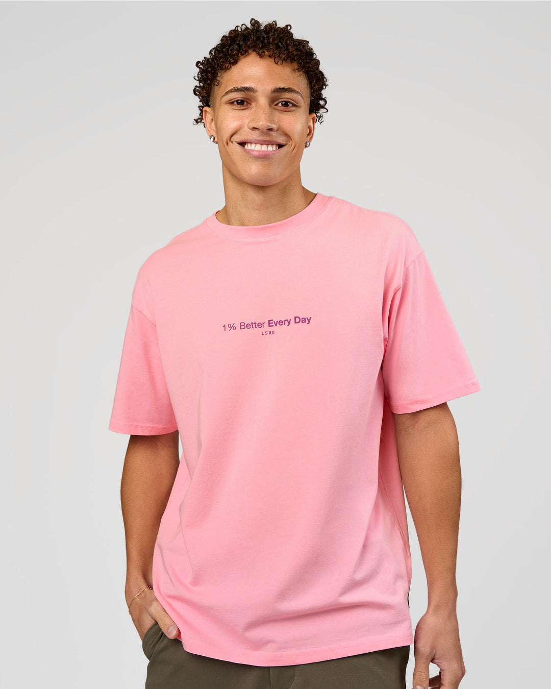 Man wearing VS6 1% Better FLXCotton Oversize Tee - Pink Rose | Model:Leandro | Size:M - view 2