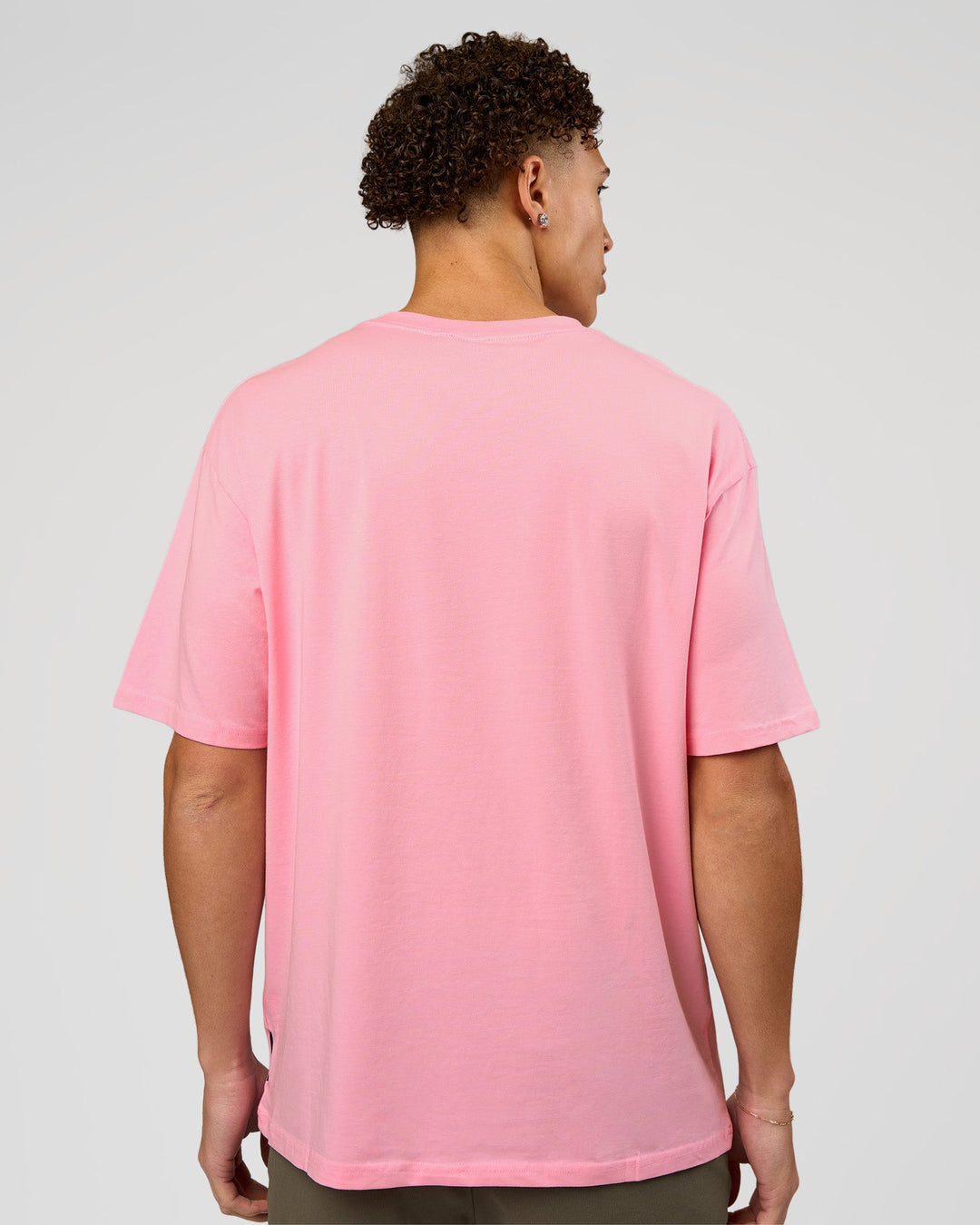 Man wearing VS6 1% Better FLXCotton Oversize Tee - Pink Rose | Model:Leandro | Size:M - view 5