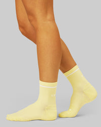Studio image of Fast Performance Quarter Socks 2.0 - Lemon-White | Thumbnail Index: 4