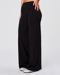 Woman wearing Elixir High-Rise Pant - Black | Model:Amity | Size:S | Thumbnail Index: 0