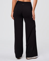 Woman wearing Elixir High-Rise Pant - Black | Model:Amity | Size:S | Thumbnail Index: 4