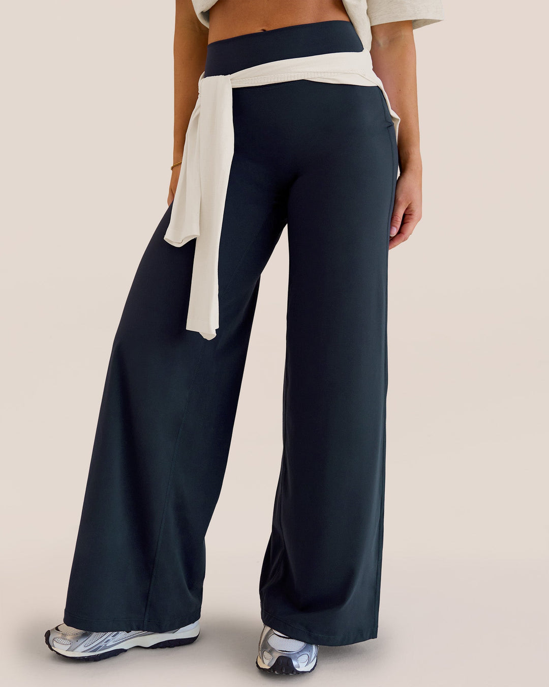 Woman wearing Elixir High-Rise Pant - Midnight Navy | Model:Amity | Size:S - view 3