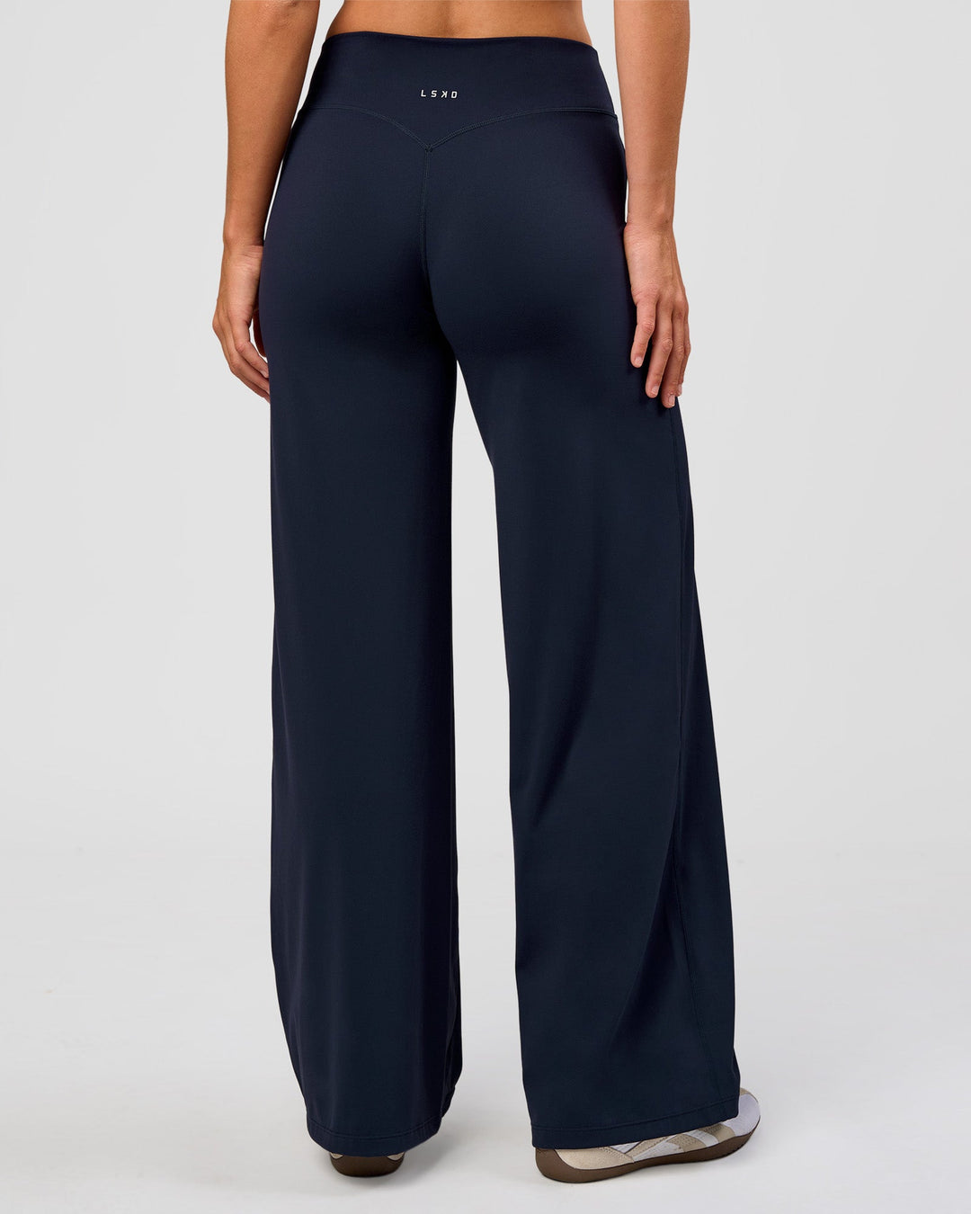 Woman wearing Elixir High-Rise Pant - Midnight Navy | Model:Amity | Size:S - view 4