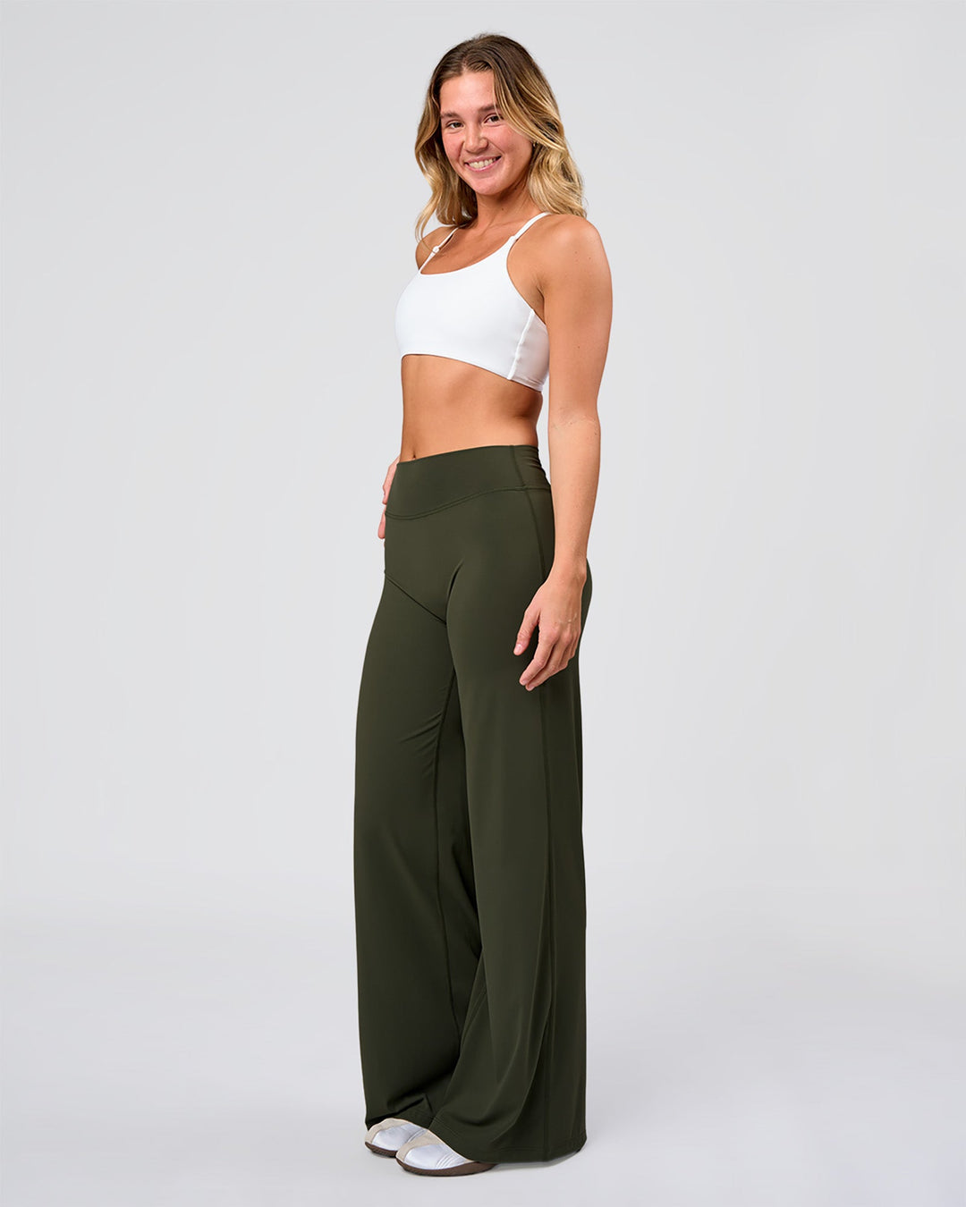 Woman wearing Elixir High-Rise Pant - Pure Olive | Model:Amity | Size:S - view 3