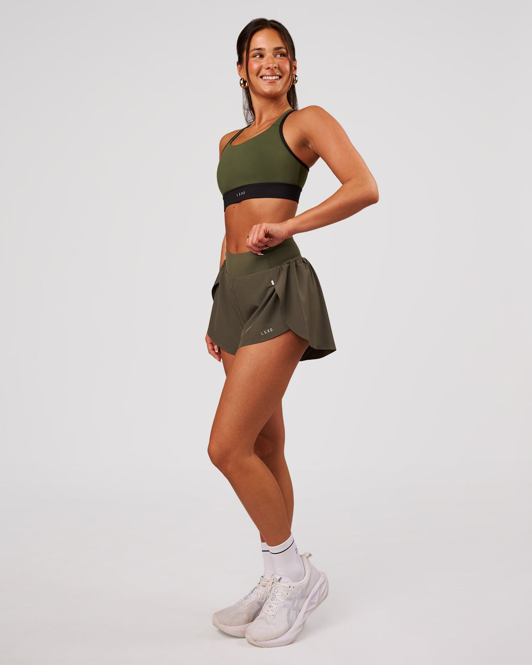 Woman wearing Distinction Sports Bra 2.0 - Pure Olive-Black | Model:Bianca | Size:S - view 5