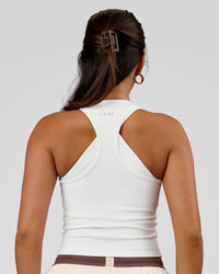 Woman wearing Flow Performance Tank 2.0 - Off White | Model:Bianca | Size:S | Thumbnail Index: 2