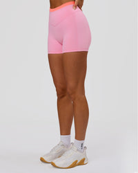Woman wearing Fusion Contrast V-Waist High-Rise 4" Short Pockets - Pink Rose-Hyper Orange | Model:Bianca | Size:S | Thumbnail Index: 9