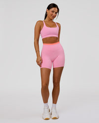 Woman wearing Fusion Contrast V-Waist High-Rise 6" Short Pockets - Pink Rose-Hyper Orange | Model:Bianca | Size:S | Thumbnail Index: 8