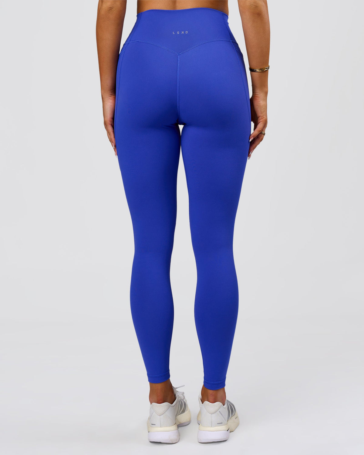 Woman wearing Fusion V-Contour Ultra High-Rise Full Length Legging Pockets - Power Cobalt | Model:Bianca | Size:S