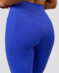 Woman wearing Fusion V-Contour Ultra High-Rise Full Length Legging Pockets - Power Cobalt | Model:Bianca | Size:S | Thumbnail Index: 7